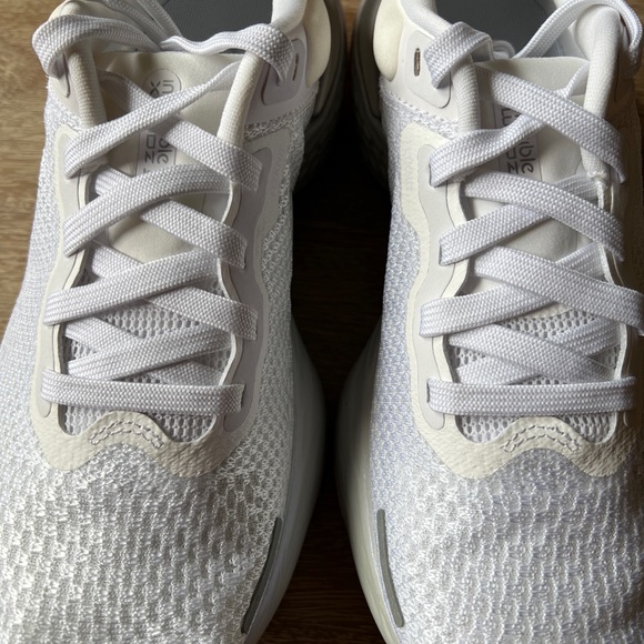 Nike Women’s Zoomx Invincible Run FK White Running Shoes CT2229-101 Size 8.5 - Picture 6 of 7